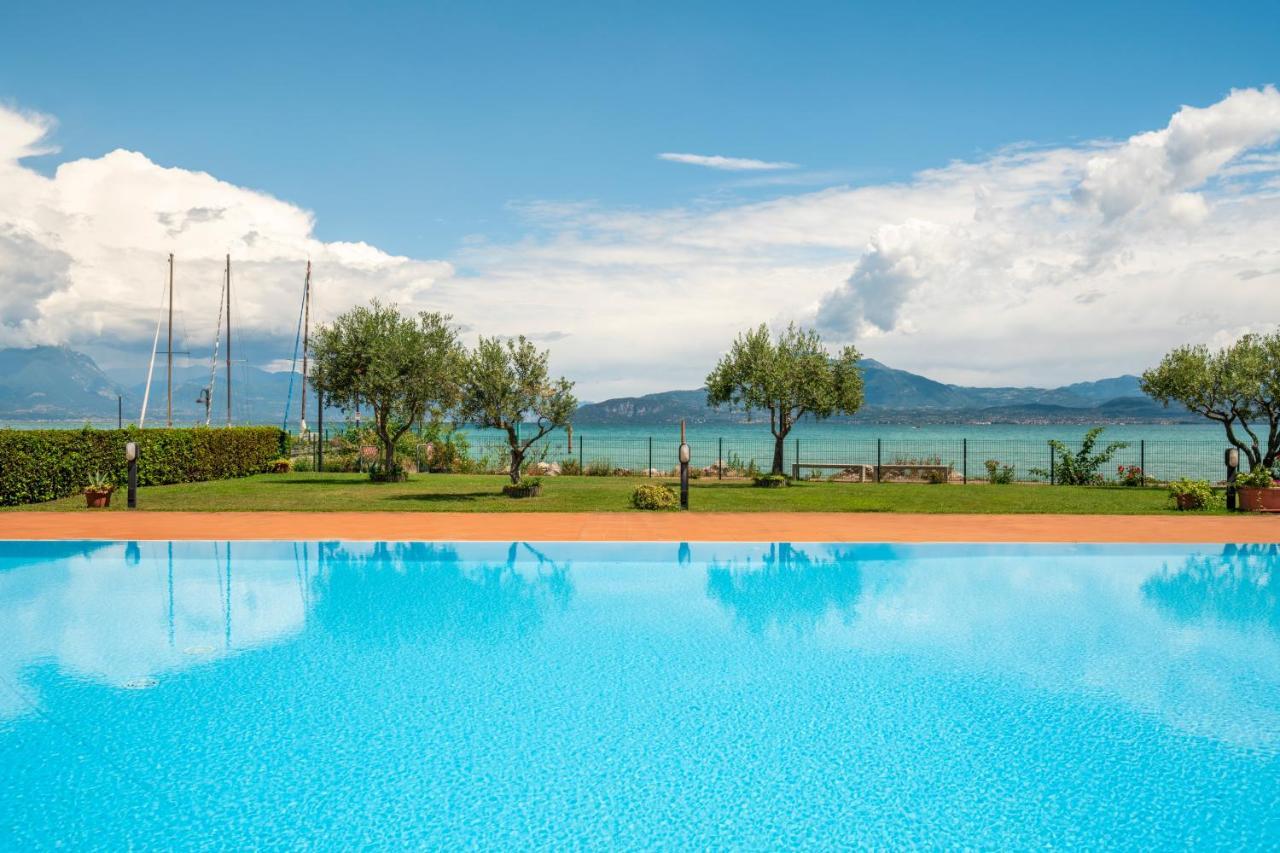 Vista - Lake & Pool Сирмионе Экстерьер фото