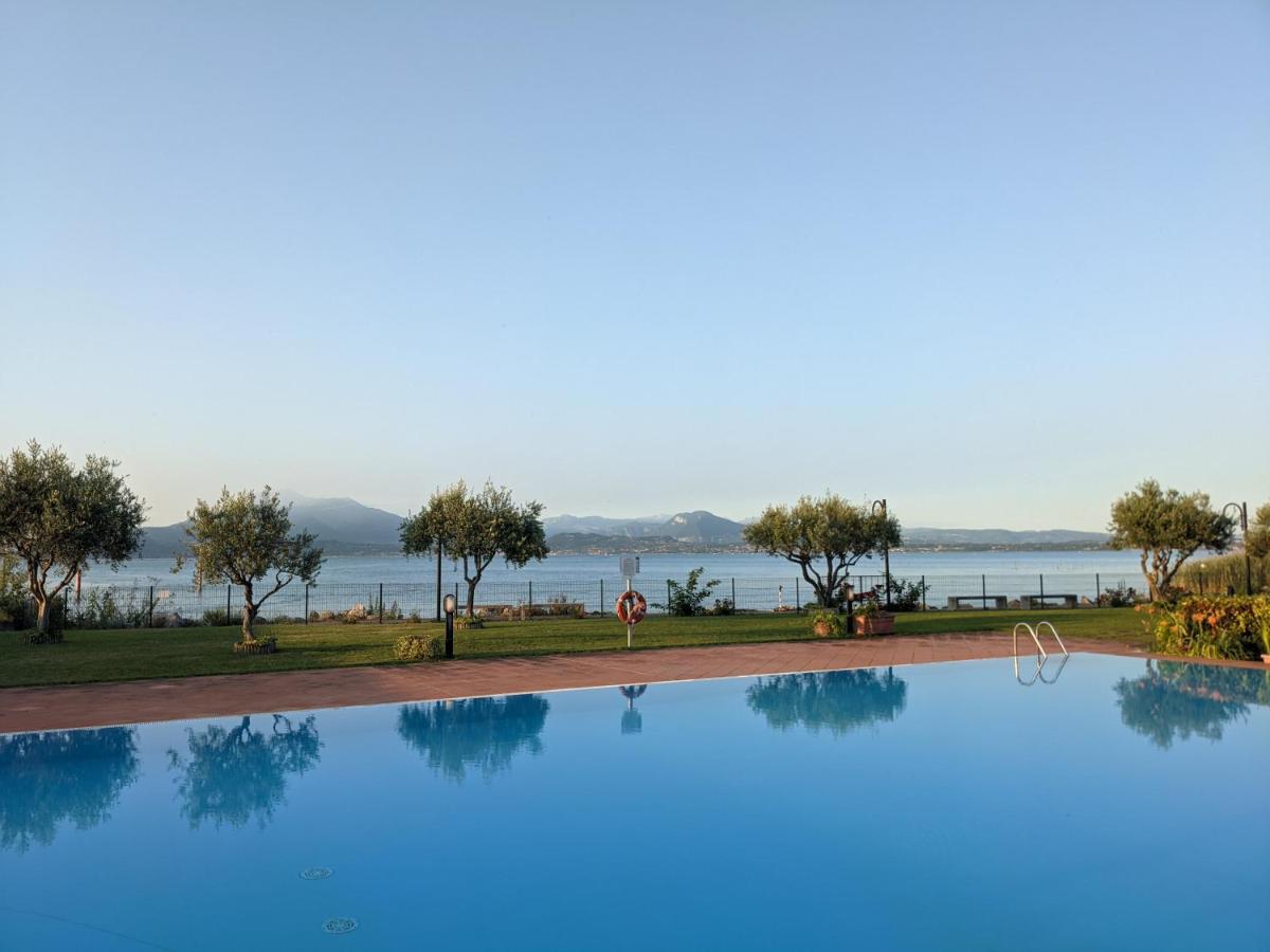 Vista - Lake & Pool Сирмионе Экстерьер фото